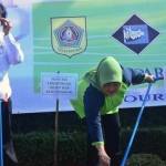 Menteri LHK Siti Nurbaya (kiri) dan Bupati Bogor Nurhayanti (kanan) dalam acara memperingati Hari Bumi. foto: ANTARA