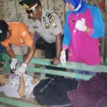 Korban saat diidentifikasi.