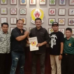 Eddy Wahyono saat mendaftarkan diri sebagai bakal calon Ketua KONI Kota Malang.