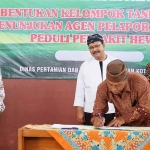 Wali Kota Pasuruan, Saifullah Yusuf, saat mengukuhkan kelompok tani ternak dan agen pelapor peternak peduli penyakit hewan.