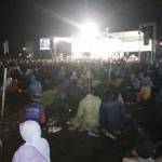 Massa memadari acara Pengajian Akbar dan Malam Bershalawat  di Tambak Oso Padas, Ngawi.