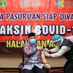 Wali Kota Teno melakukan vaksinasi Covid-19 tahap II.
