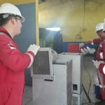 Jajaran Direksi Pertamina EP Cepu saat melihat alat insinerator yang ada di TPA Banjarsari, Kecamatan Trucuk, Bojonegoro.