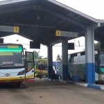 Suasana Terminal Tawang Alun, Jember, sebelum diberlakukan masa pengetatan dan penyekatan larangan mudik.