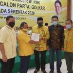 RESMI: Bambang Haryo Soekartono (BHS) dan M Taufiqulbar menerima rekomendasi dari Partai Golkar, di Jakarta, Senin (31/8). foto: ist.