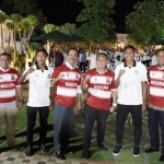 Bupati Pamekasan, Baddrut Tamam, saat menggelar silaturahmi dengan Tim Madura United FC di halaman belakang Mandhapa Agung Ronggosukowati. 