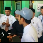 Salah satu siswa Kelas XII menjelaskan kepada media terkait aksi demo pada Senin (05/08) kemarin. 