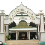 Pesona Masjid Agung Al Fattah Kota Mojokerto tampak dari depan.
