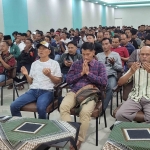 Para pimpinan klub sepak bola dan superter saat menghadiri Musyaarah Besar (Mubes) Klub-Klub Sepak bola dan Suporter se-Kabupaten Mojokerto di Aula Pascasarjana Universitas KH Abdul Chalim Pacet Mojokerto, Jumat (19/7/2024). Foto: bangsaonline