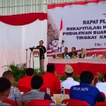 Bupati Blitar Rijanto memberikan sambutan saat Rapat Pleno KPU terbuka rekapitulasi hasil penghitungan suara Pemilu 2019.
