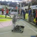 Robot peserta Kontes Robot ABU Indonesia (KRAI) berada di venue untuk memanjat turbin angin di medan yang sudah ditentukan di  Kampus Politeknik Negeri Jember, Jatim, Sabtu (7/5). foto: ANTARA