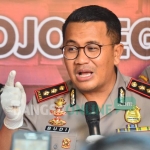 Kapolres Bojonegoro AKBP M. Budi Hendrawan saat konferensi pers terkait pembunuhan di Dander.