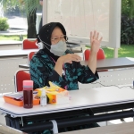 Wali Kota Risma menggelar video conference dengan jajaran Kecamatan, Kelurahan, serta para ketua RW, Sabtu (27/6). foto: ist.