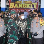 Pangdam V Brawijaya Mayjen TNI Suharyanto, Pangkoarmada II Laksda TNI I.N.G Sudihartawan dan Kapolda Jawa Timur Irjen Pol Dr. Nico Afinta meninjau kegiatan hilir mudik di Terminal Purabaya (Bungurasih) di Waru, Sidoarjo.