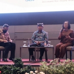 Direktur Operasi dan Produksi Petrokimia Gresik, Digna Jatiningsih (kanan), saa menjadi pembicara di ajang IMF 2022. Foto: Ist