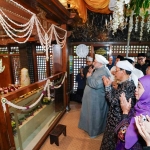 Gubernur Khofifah saat mendampingi Sheikh Afeefuddin di Ponpes Genggong, Probolinggo.