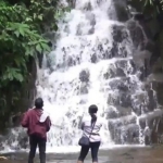 Wisata Air Terjun Irenggolo di Kecamatan Mojo Kabupaten Kediri yang mulai ramai pengunjung setelah diuji coba pembukaan, Sabtu (10/4) kemarin. foto: ist.