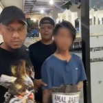 Pelaku saat diamankan ke Mapolres Tuban.