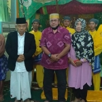 (Prof Dr KH Asep Saifuddin Chalim, MA (jas hitam) saat berkunjung ke Raja Menpawah Pangeran Ratu Mulawangsa Dr Ir Mardan Adijaya Kesuma Ibrahim dan Ratu Kenanga Dr dr Arini Mariam, MSc di Istana Amantubillah, Menpawah, Kalimantan Barat, Senin (19/9/2022). Foto: bangsaonline.com)