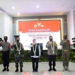 Forkopimda Jawa Timur saat melakukan pertemuan secara virtual dengan Forkopimda Kabupaten/Kota se-Jatim. (foto: ist).