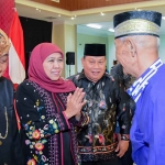 Gubernur Khofifah saat menghadiri forum silaturahmi dengan masyarakat asal Jatim di PBD.