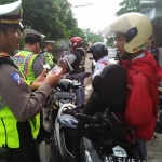 Beberapa pelajar terjaring razia yang digelar Polres Blitar, Kamis (11/1). 