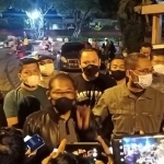 Kapolresta Sidoarjo, Kombes Pol Sumardji (jaket hitam) menceritakan kronologi kejadian kepada wartawan.