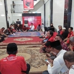 PC PDIP Kabupaten Pasuruan saat mengelar rapat internal dengan seluruh struktur DPC, PAC dan Bakal Caleg di kantor DPC PDI Kecamatan Pandaan, Kabupaten Pasuruan, Minggu (3/6) kemarin.