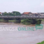 Jembatan lama yang menghubungkan kecamatan Kota dan kecamatan Mojoroto ini dinilai sudah tidak layak, dan saatnya diganti dengan Jembatan Brawijaya.