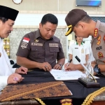 Penandatanganan nota kesepahaman Polresta Sidoarjo bersama instansi terkait.