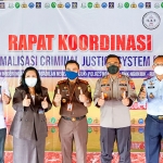 Sejumlah pemimpin APH di Kabupaten Nganjuk saat foto bersama dalam giat Rakor Optimalisasi CJS.