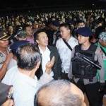 Menpora Imam Nahrawi saat menemui ribuan bonek di Stadion Tugu, Koja, Jakarta Utara, Selasa (2/8) malam.