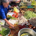 Beberapa harga sembako di Jatim hari ini alami perubahan. Foto: Sulthon/Bangsaonline.