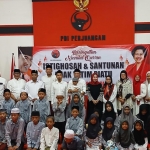 Santunan anak yatim piatu yang digelar DPC PDIP Sidoarjo, Sabtu (7/3/2026) petang. Foto: Ist.
