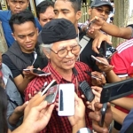 Tim kuasa hukum Mahar ketika memberi keterangan akan melanjutkan kasus ke PTUN.