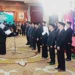 Gubernur Jawa Timur Khofifah Indar Parawansa mengukuhkan KDEKS untuk pertama kalinya di Jatim. Foto: DEVI/BANGSAONLINE.com

