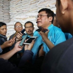 Direktur Pemasaran PG Meinu Sadariyo, saat diwawancarai media usai pembukaan Pasar Murah Produk Petrokimia Gresik di Gudang Penyangga Kab. Wonosobo, Jumat (19/7).