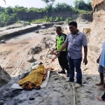 Korban yang meninggal di lokasi. foto: Soffan Soffa/ BANGSAONLINE