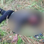 Korban saat ditemukan di lokasi. foto: SOFFAN/ BANGSAONLINE