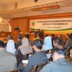 Para pejabat Pemkab Gresik ketika mengikuti penyusunan LPPD. foto: syuhud/ BANGSAONLINE