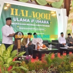 Bupati Gresik, Fandi Akhmad Yani, saat memberi sambutan dalam Halaqah Ulama dan Umara. Foto: SYUHUD/BANGSAONLINE