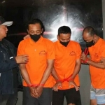 Tiga pelaku pencurian kabel listrik sepanjang 30 meter di Jakarta Barat. Foto: Polres Jakarta Barat.