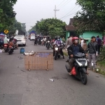 Kedua korban kecelakaan di jalan umum Dusun Kencong Tengah, Desa Kencong, Kecamatan Kepung, Kabupaten Kediri.