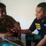 Ketua Panpel Persik Kediri, Didik Catur, saat memberikan keterangan. foto: arif kurniawan/ BANGSAONLINE