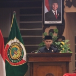 Bupati Muhammad Al Barra saat  Sidang Paripurna DPRD Kabupaten Mojokerto