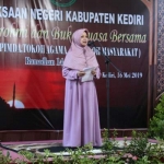 Bupati Kediri dr. Hj. Haryanti Sutrisno saat memberikan sambutan.