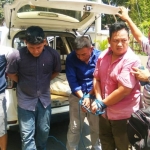 Tiga residivis asal Jateng yang nekat membobol rumah polisi saat digelandang ke Mapolres Situbondo.