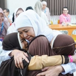 Gubernur Khofifah ketika menyapa pelajar dalam kunjungan kerja di Pacitan.