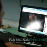 pengguna fb dikejutkan dengan postingan gadis muda bertelanjang dada. Foto : dok.bangsaonline