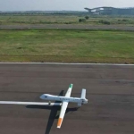 Pesawat tanpa awak jenis Medium Altitude Long Endurance (PTTA MALE) Elang Hitam lakukan uji terbang di Bandara Internasional Jawa Barat (BIJB) Kertajati, Majalengka, Jawa Barat. Foto: Humas PTDI
